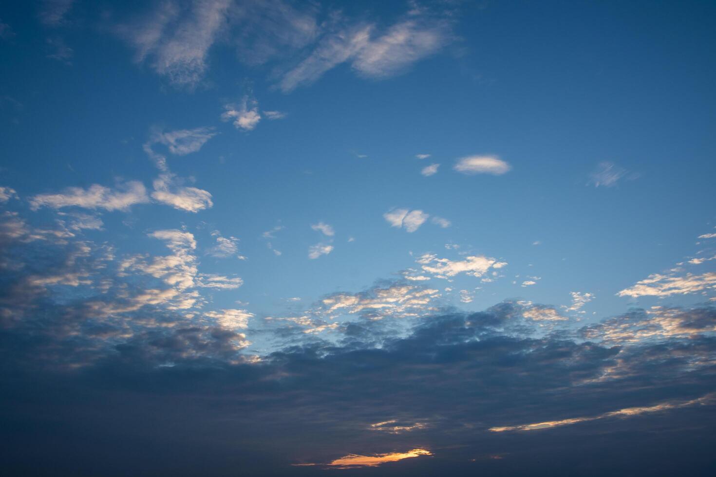 cielo e nuvole al tramonto foto