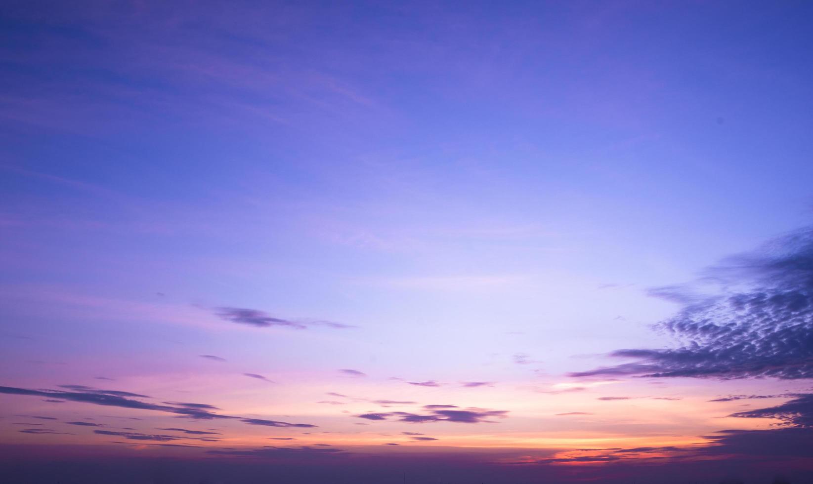 cielo e nuvole al tramonto foto