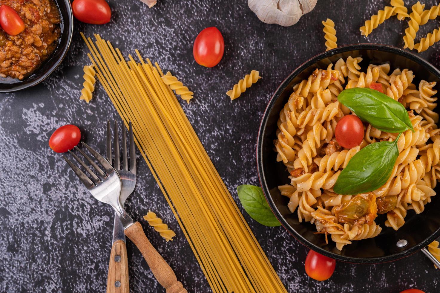 maccheroni saltati in padella foto