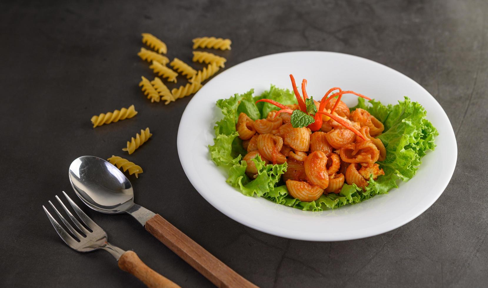 maccheroni al pomodoro saltati in padella foto