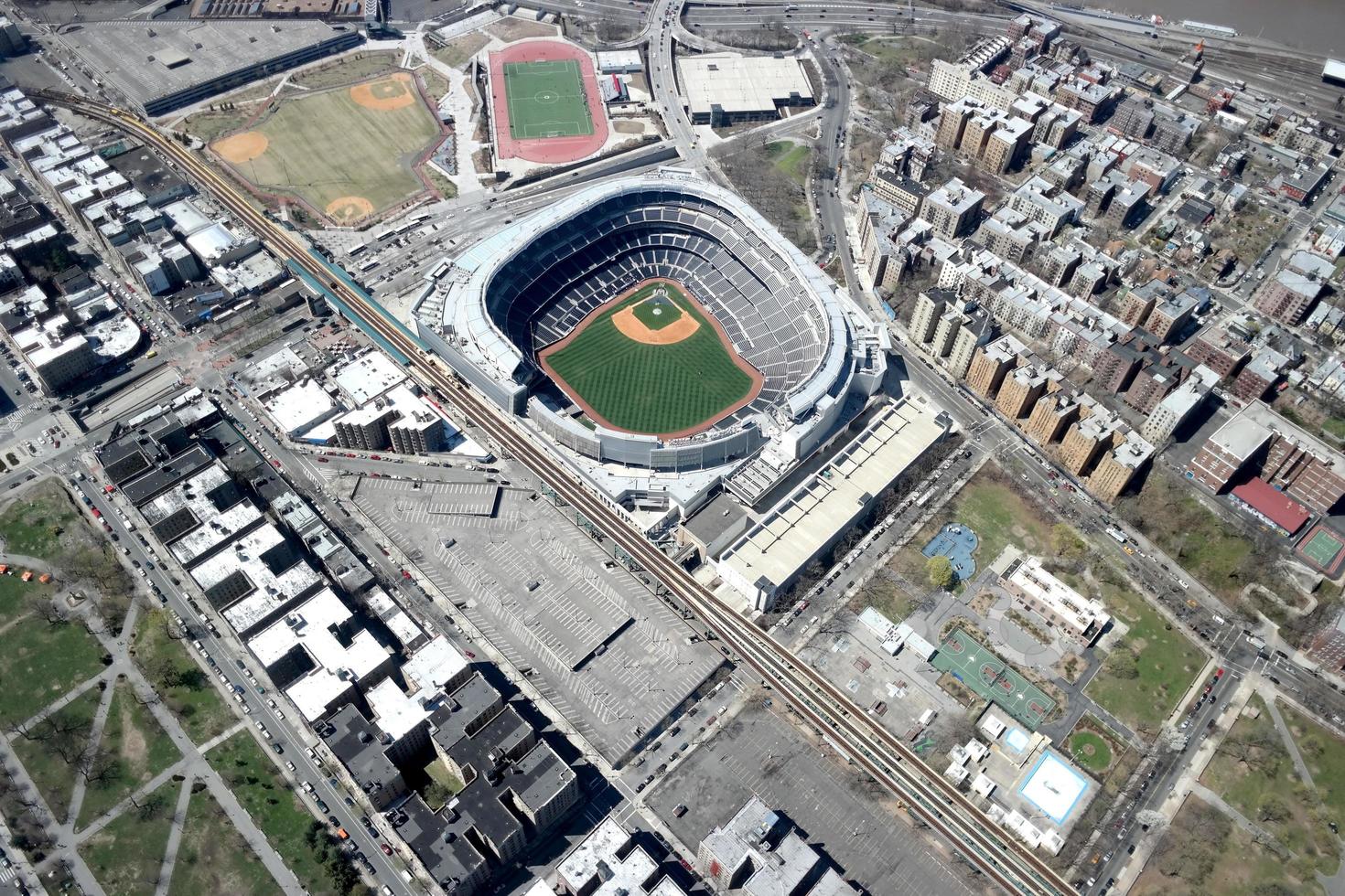 new york city, ny, 2020 - veduta aerea dello stadio yankee foto