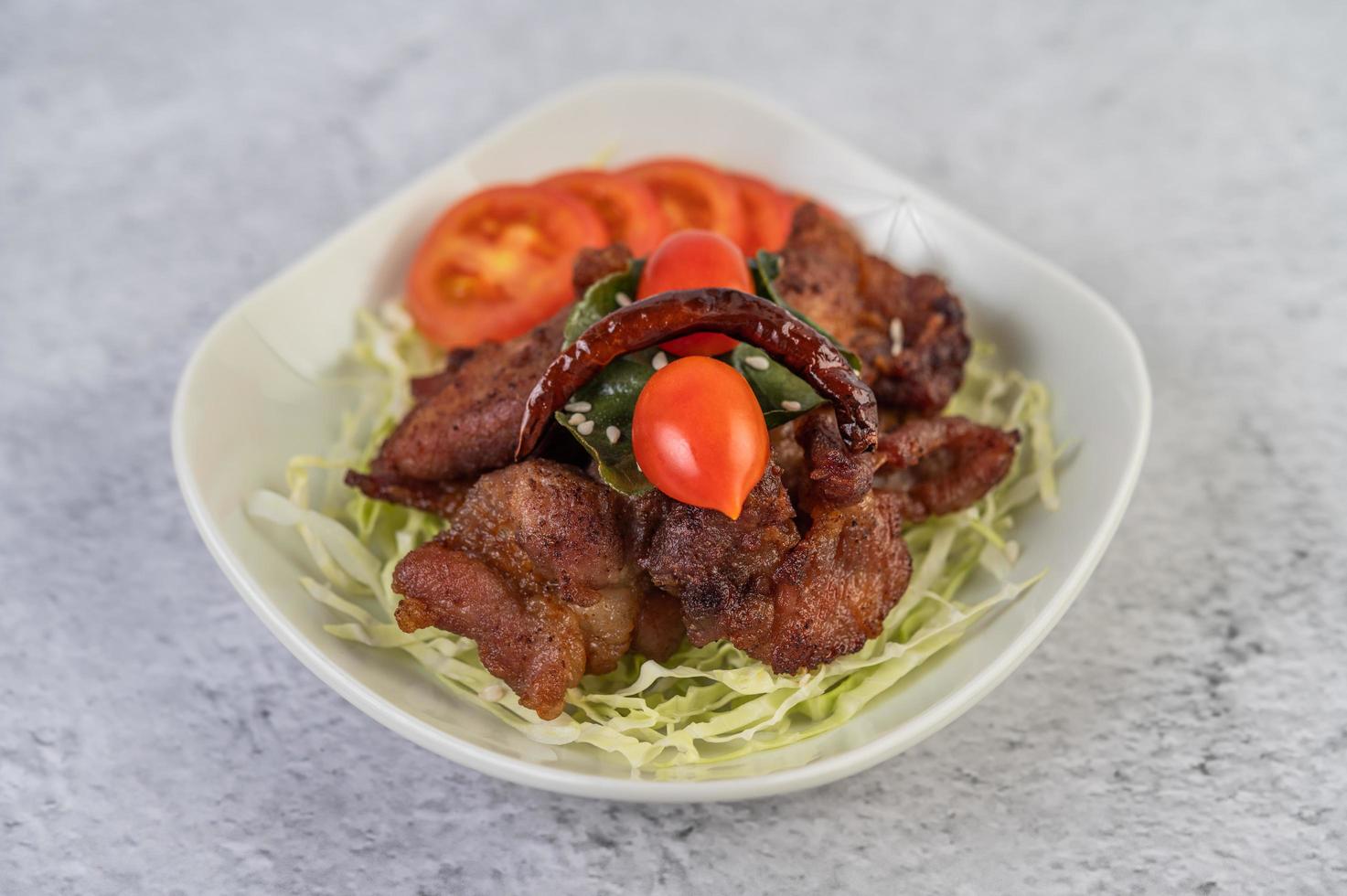 insalata di maiale fritto foto