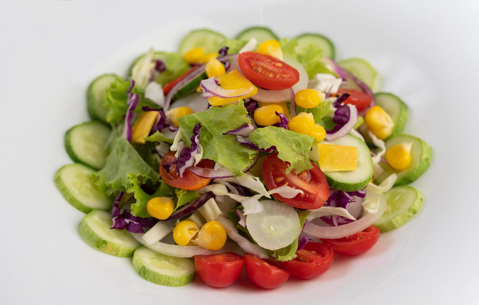 insalata di verdure con uova sode foto