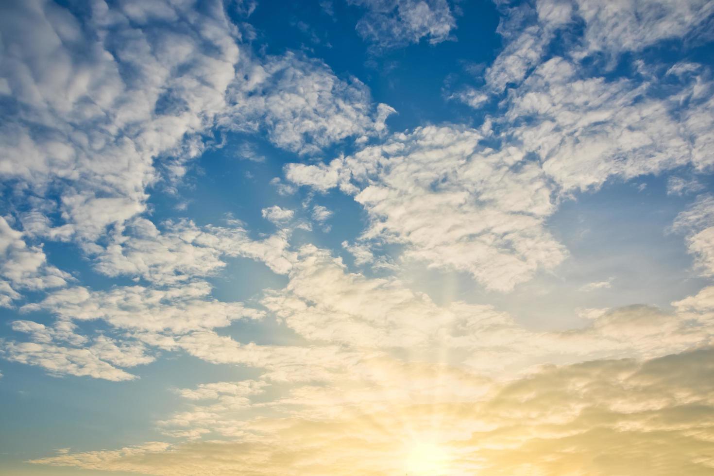 cielo e nuvole al tramonto foto