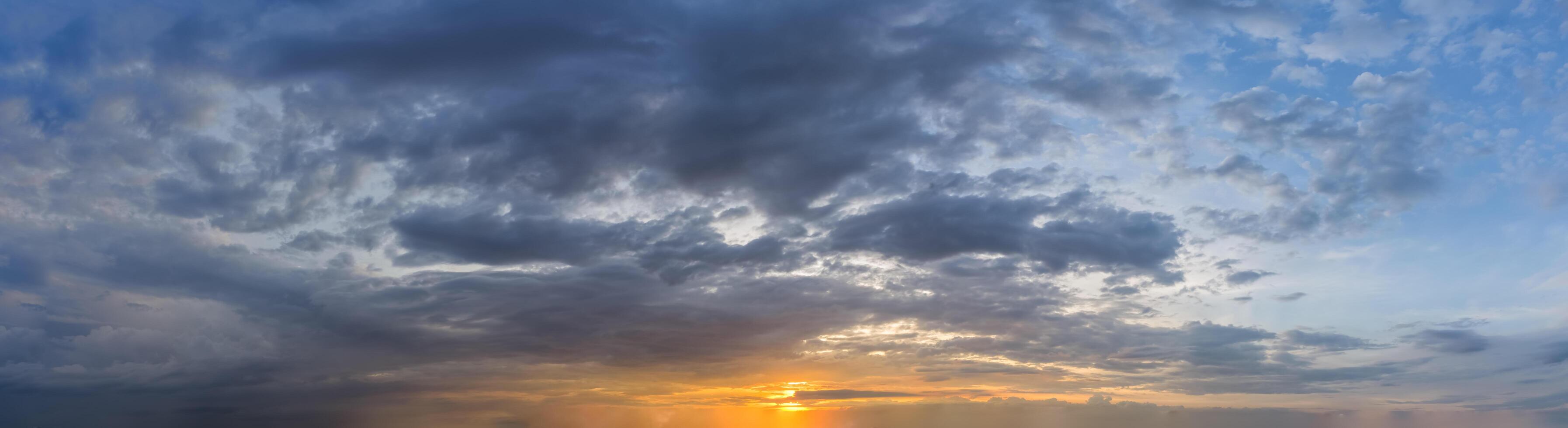 il cielo al tramonto foto