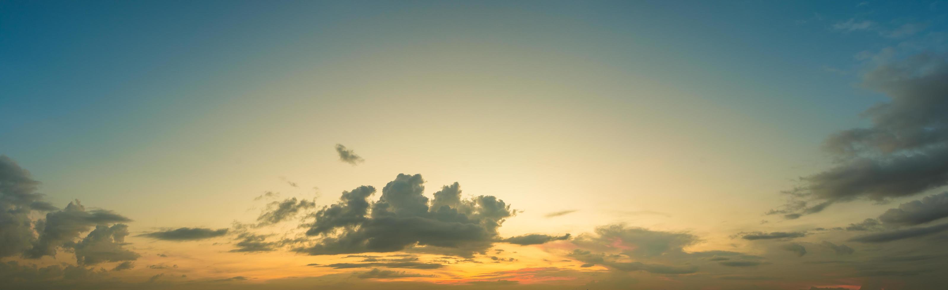 il cielo al tramonto foto