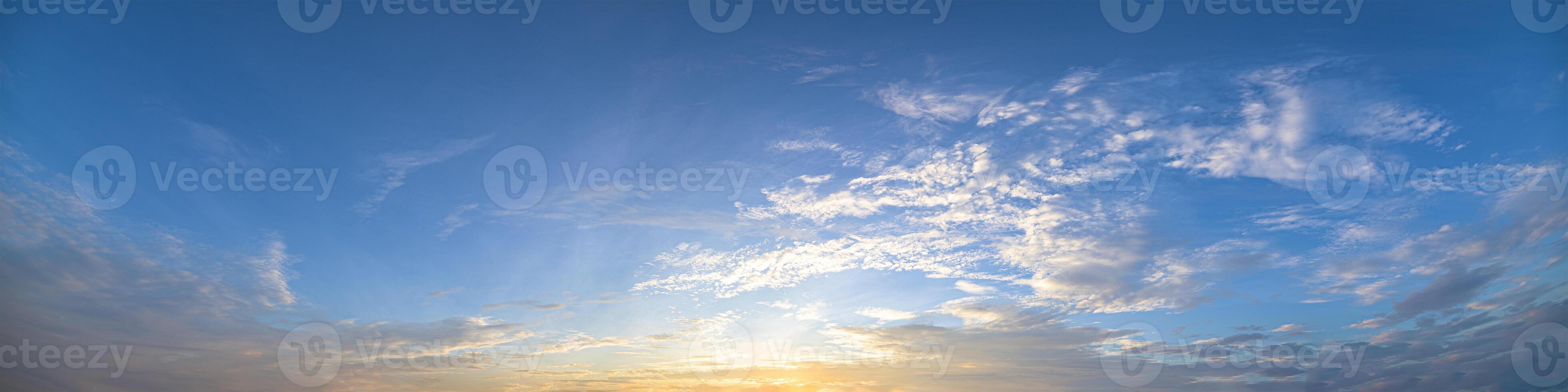 il cielo al tramonto foto