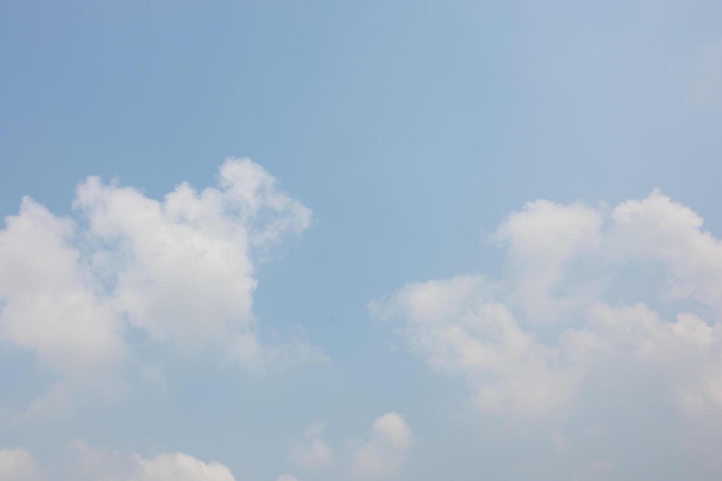 il cielo e le nuvole al tramonto foto