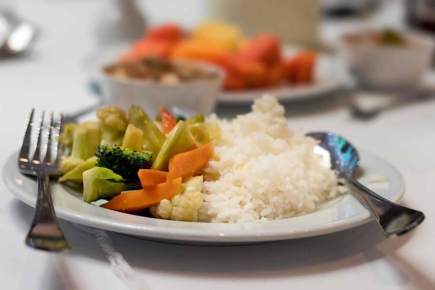 fast food mescolare verdure fritte. foto