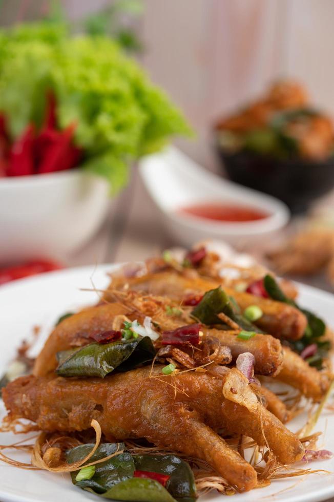 piedi di pollo fritti alle erbe foto