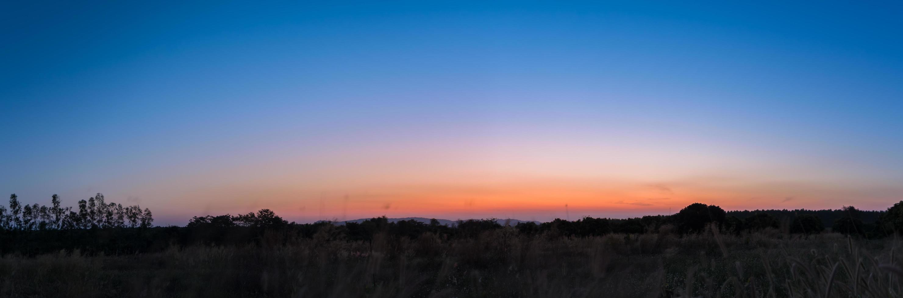 paesaggio all'alba foto