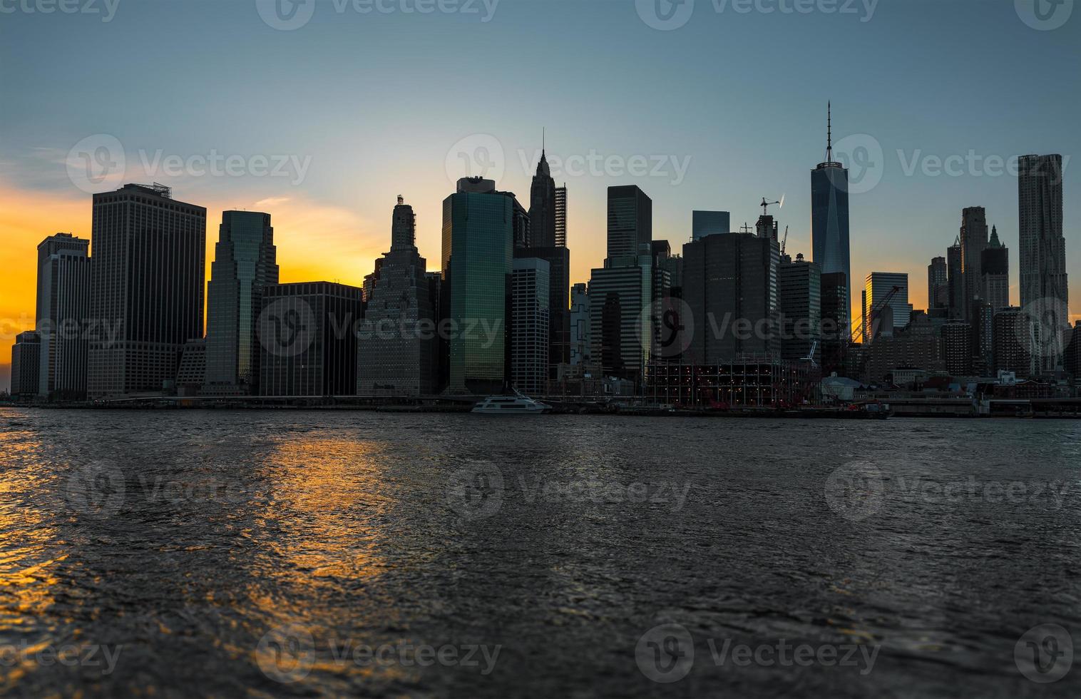 panorama di Manhattan orizzonte durante sunse foto