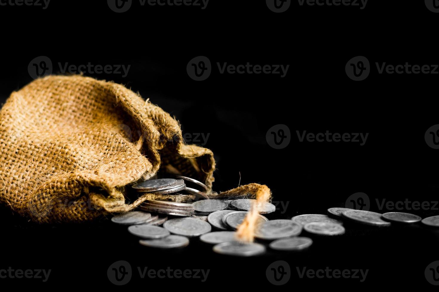 sacco con il trenta argento monete biblico simbolo di il tradimento di Giuda foto