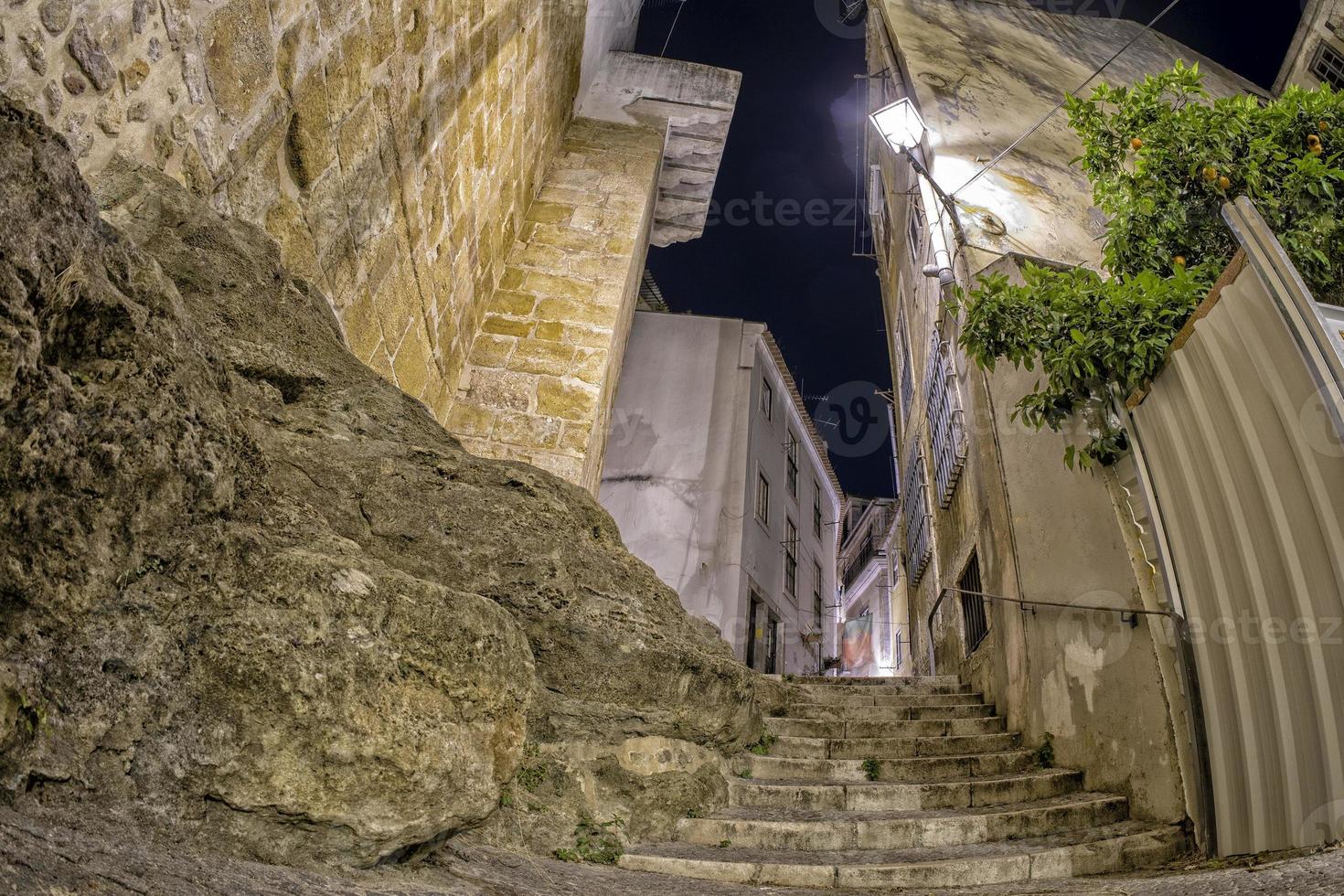 Lisbona città muri a notte paesaggio urbano foto