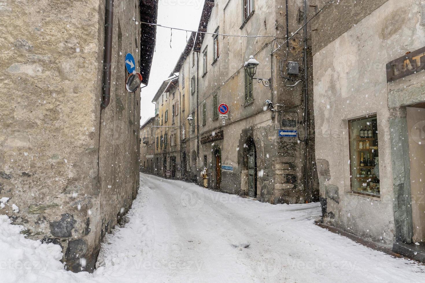 bormio medievale villaggio valtellinese Italia sotto il neve nel inverno foto