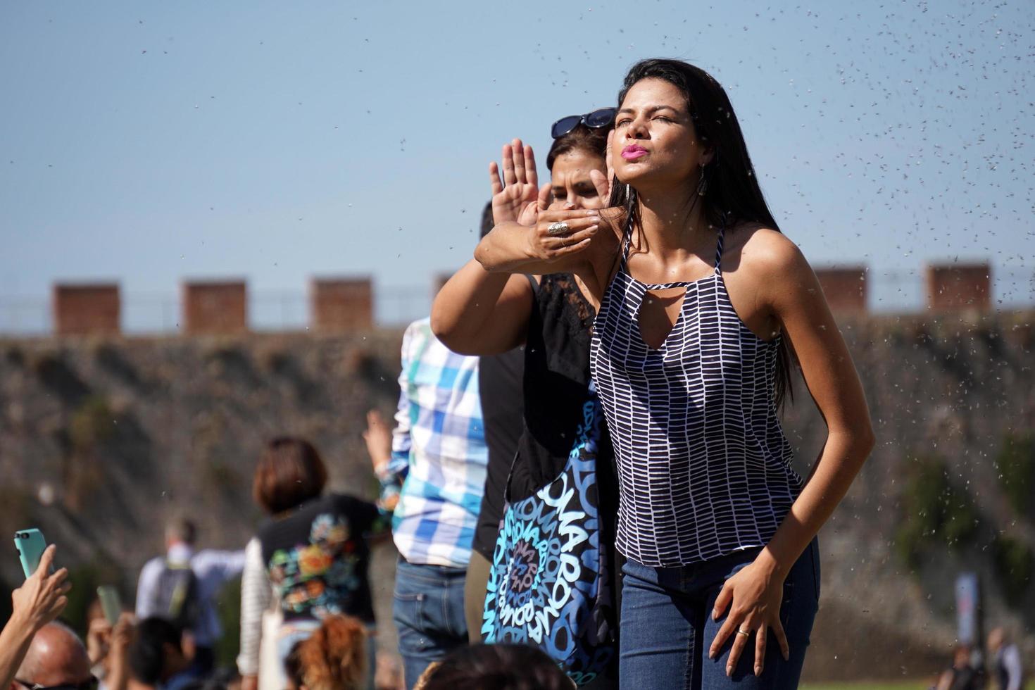 pisa, Italia - settembre 26 2017 - turista assunzione immagini a famoso pendente Torre foto