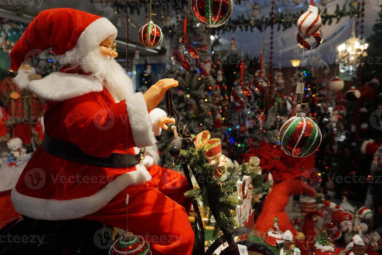 Natale albero decorazioni a strada mercato foto