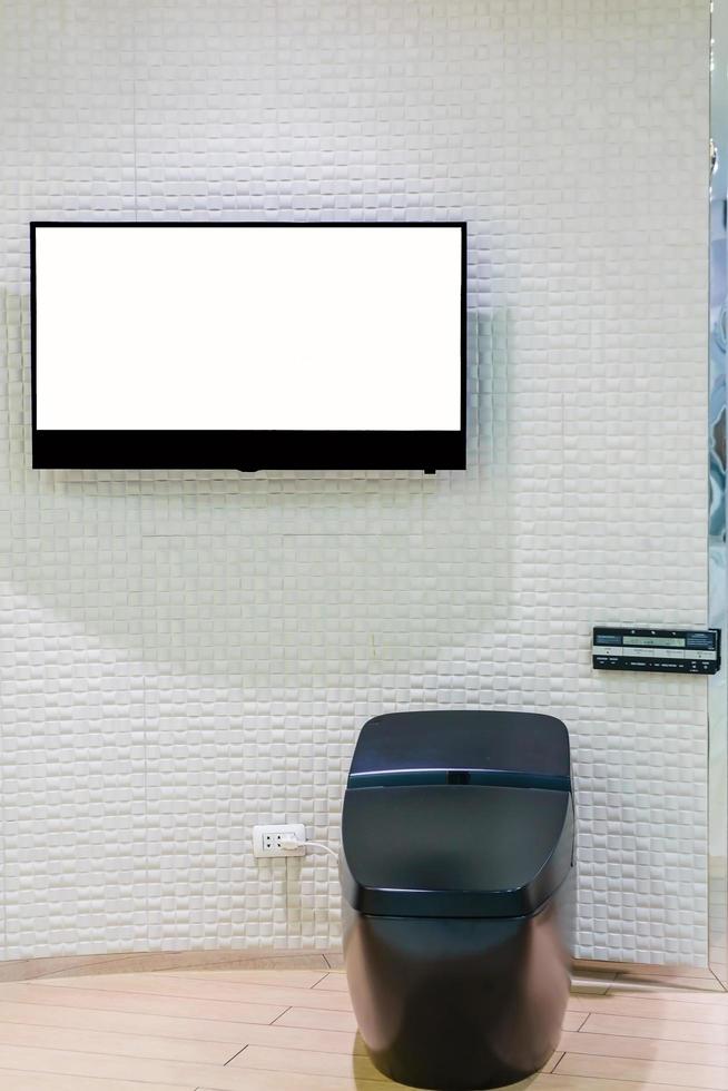 mock-up tv in un bagno foto