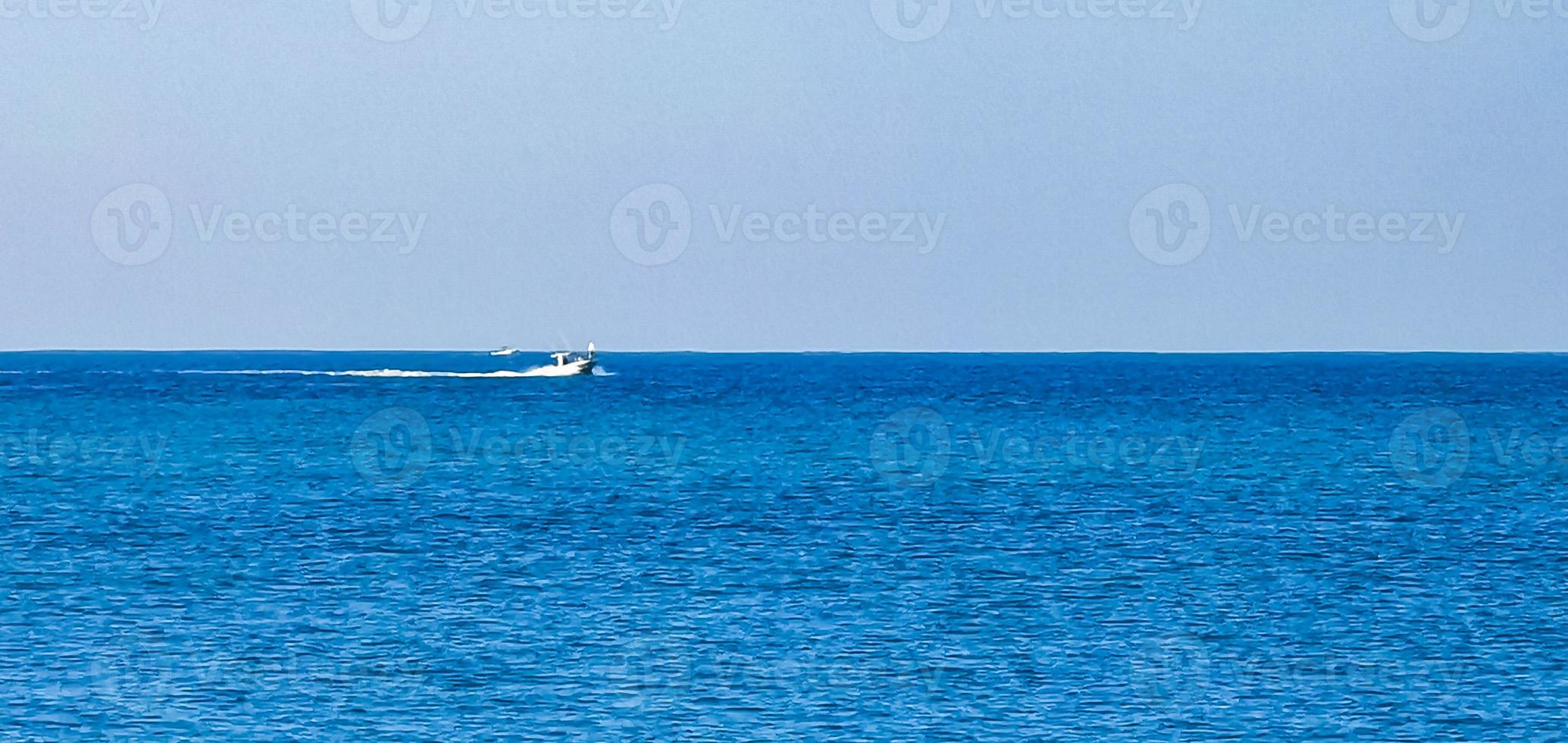 Barche yachts nave molo spiaggia mare nel puerto escondido Messico. foto