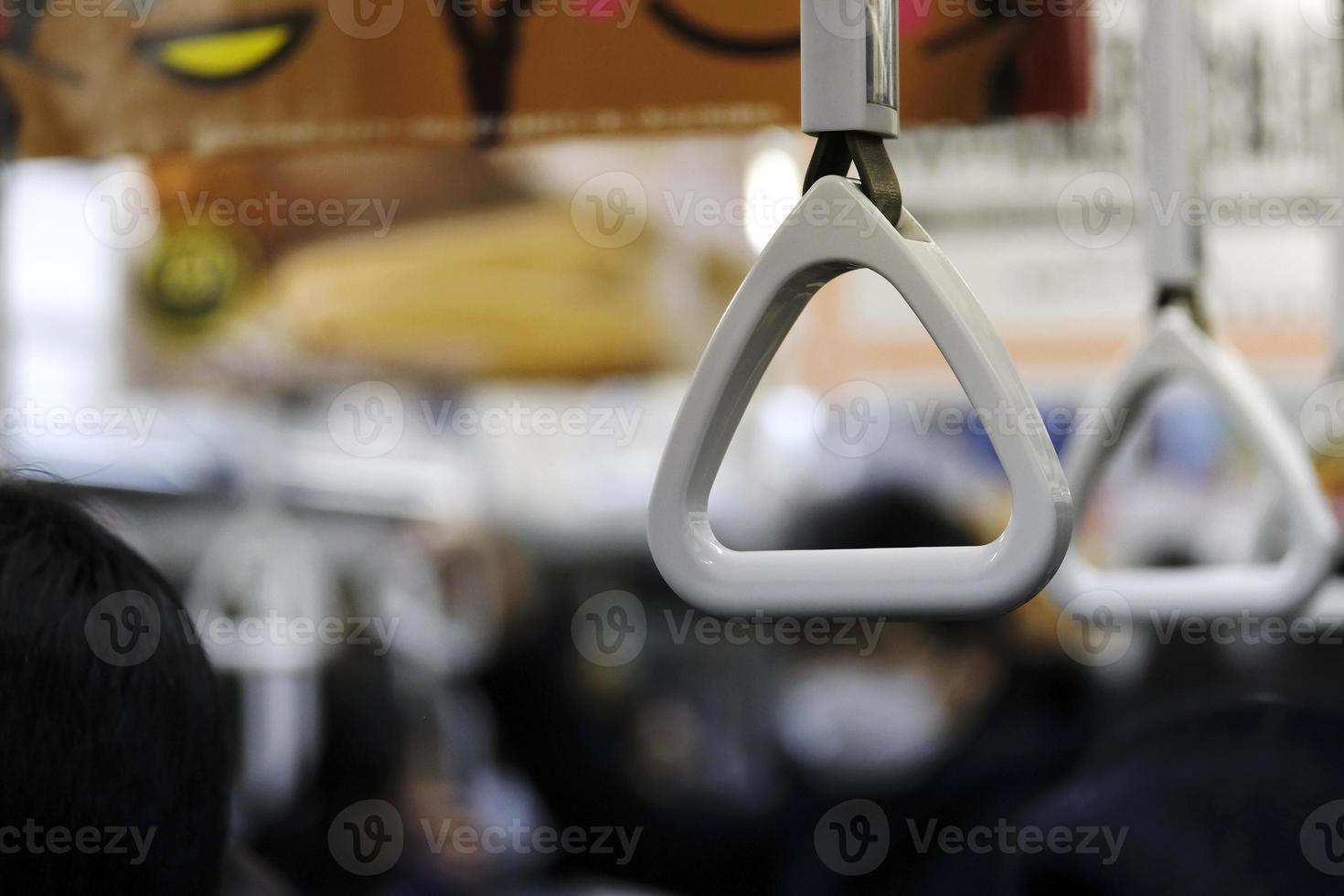 dentro un' la metropolitana treno nel tokyo, Giappone foto