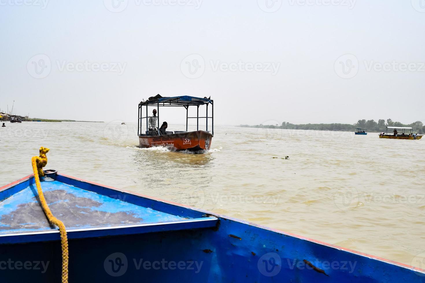 ganga come si vede a garh mukteshwar, uttar pradesh, india, si crede che il fiume ganga sia il fiume più sacro per gli indù, una vista di garh ganga brij ghat che è un luogo religioso molto famoso per gli indù foto