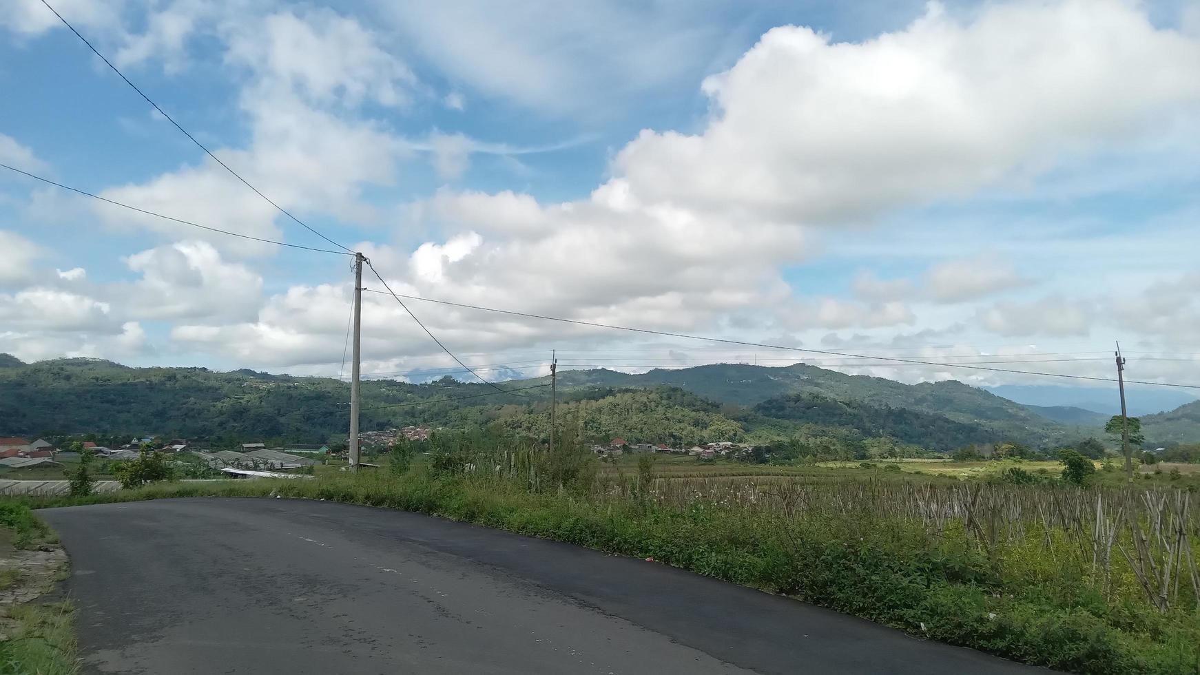 natura landsacpe Visualizza strada e montagna nel semarang indonesia foto