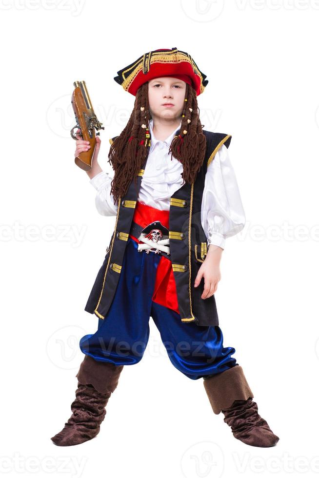 poco ragazzo vestito come medievale pirata foto