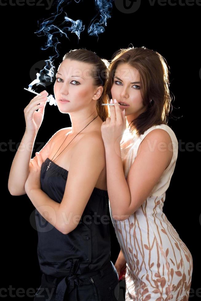 brunetta donne fumo foto
