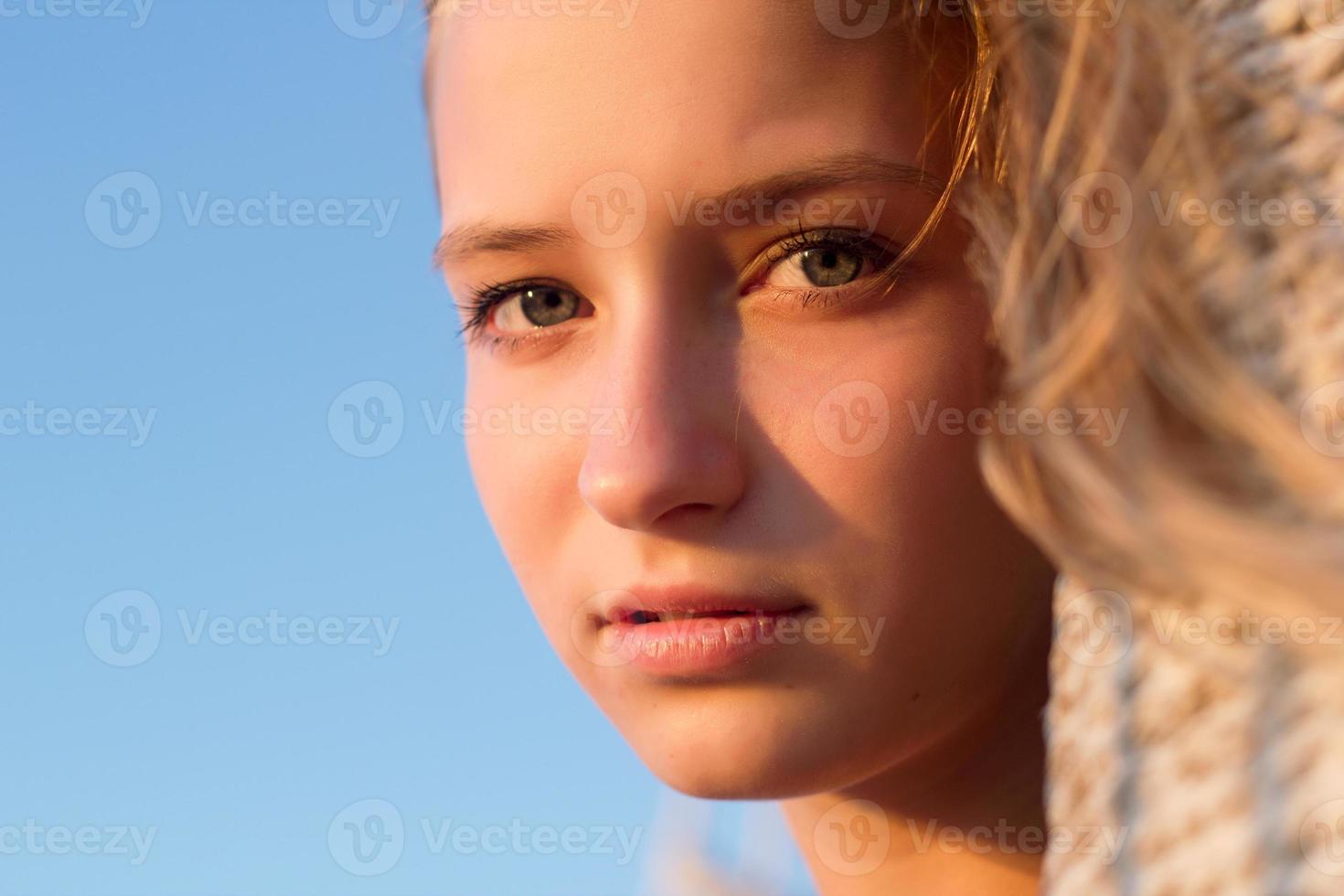 bellissimo adolescente ragazza all'aperto foto