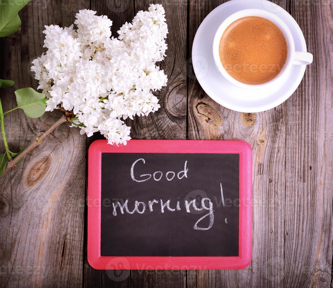 tazza di caffè e un' nero tavola foto