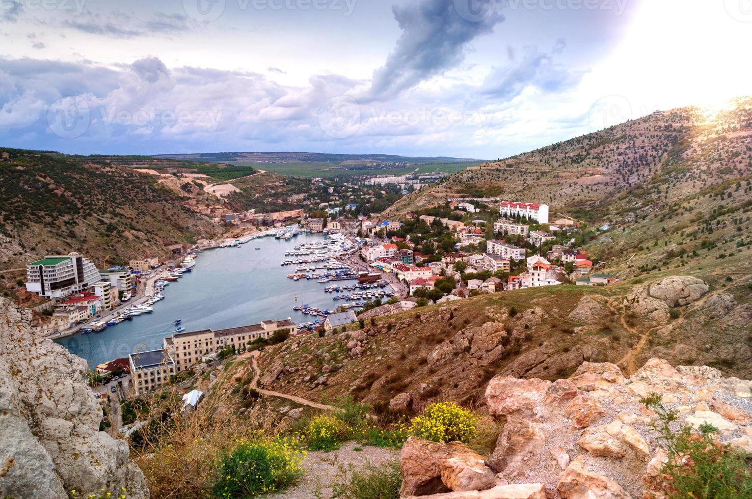 Visualizza a partire dal il montagna per il balaklava baia, Crimea Ucraina foto