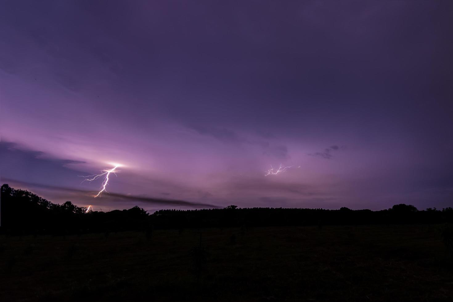 fulmini di notte foto