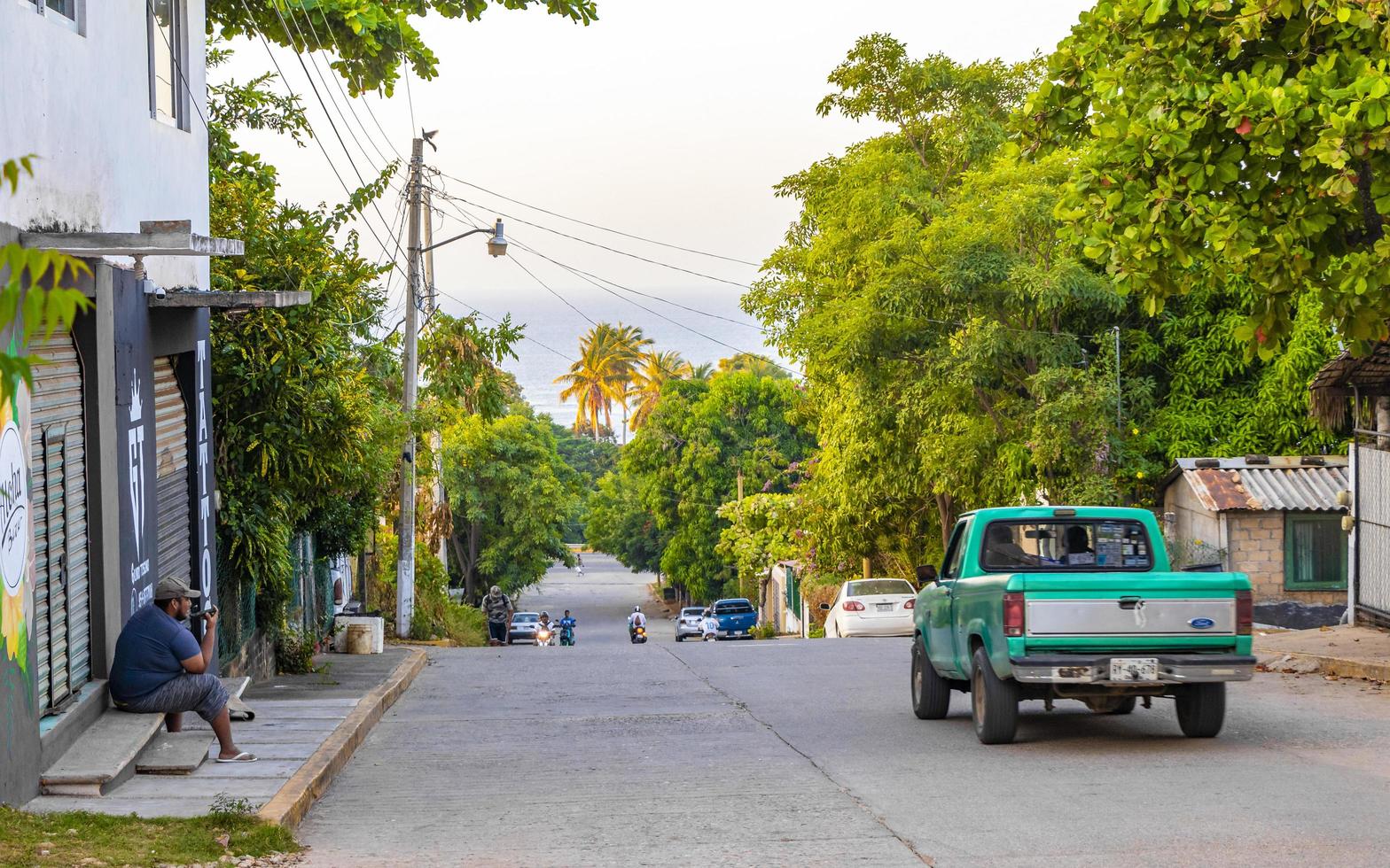 puerto escondido oaxaca Messico 2022 occupato strada strada guida macchine traffico marmellata puerto escondido Messico. foto