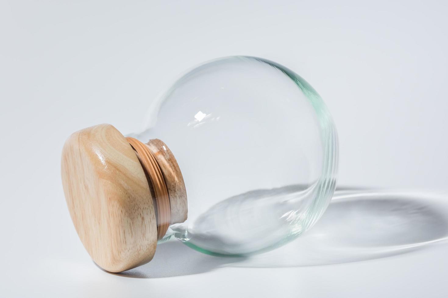 vaso in vetro a forma di sfera foto