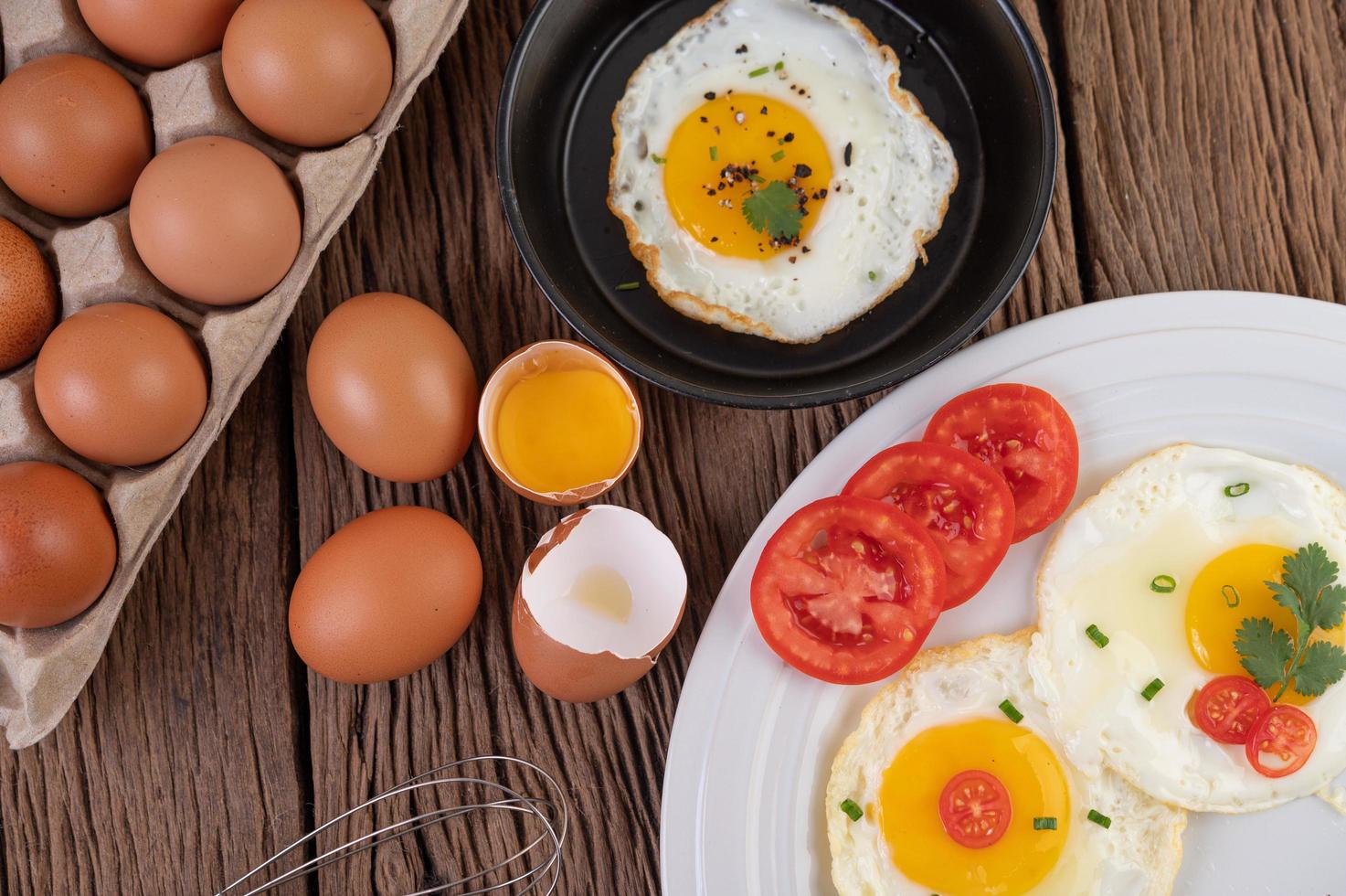 colazione con uova fritte foto