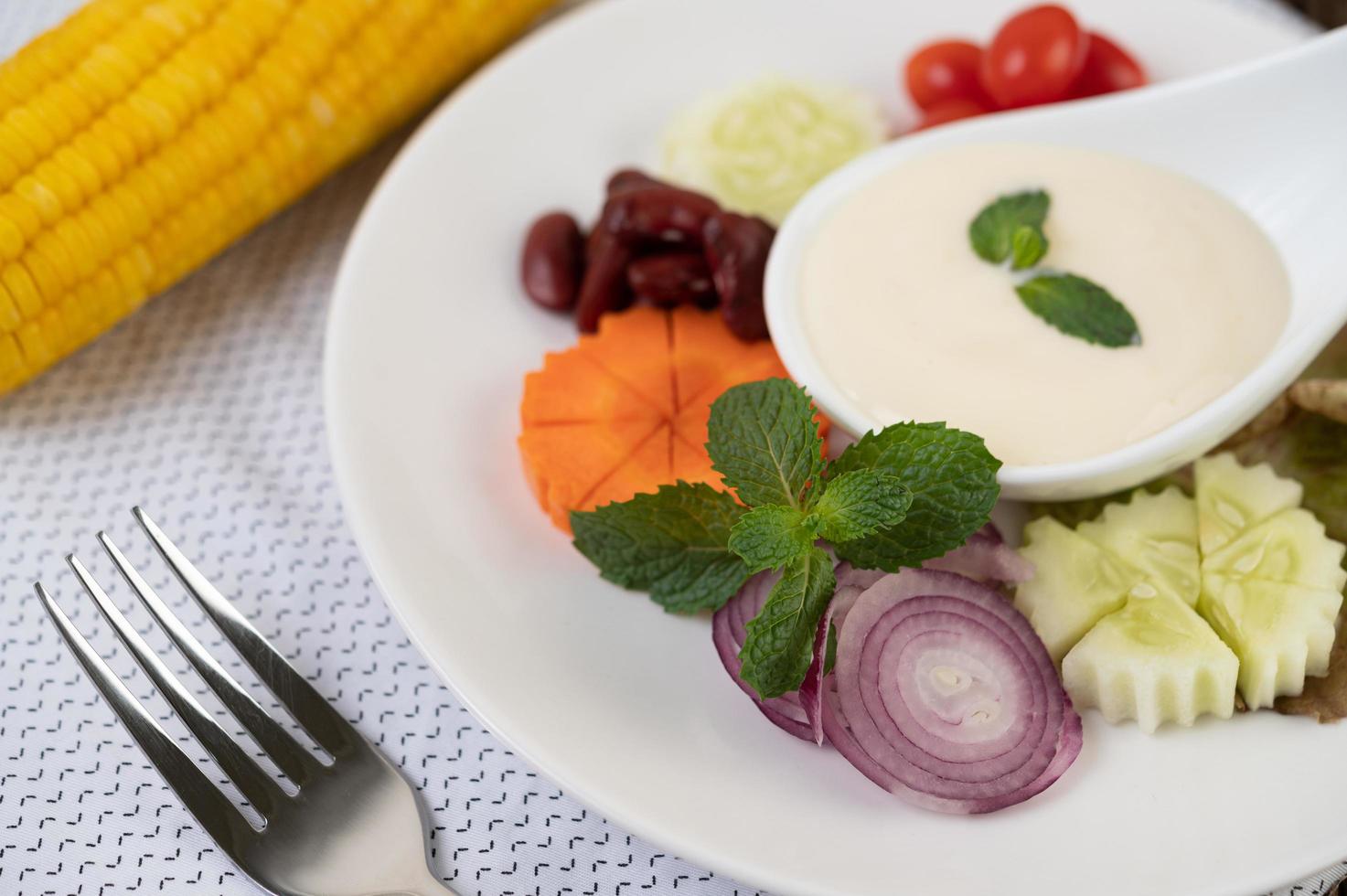 ingredienti per condire l'insalata in tazze foto