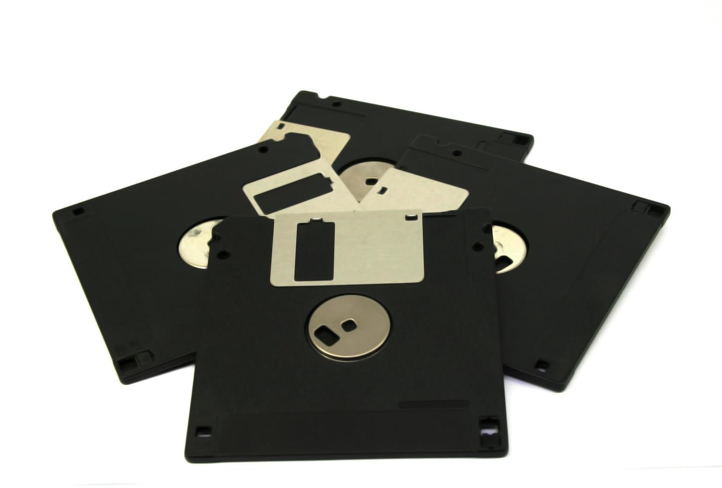dischi floppy su bianco foto