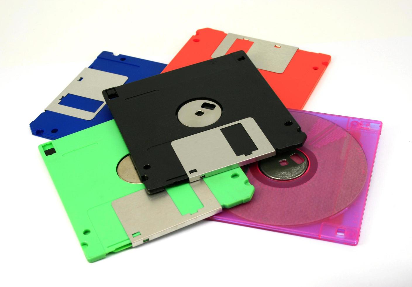 floppy disk su uno sfondo bianco foto