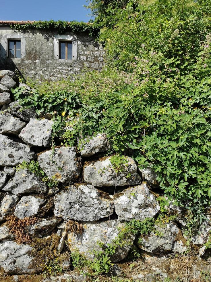 vecchio pietra montagna Casa foto