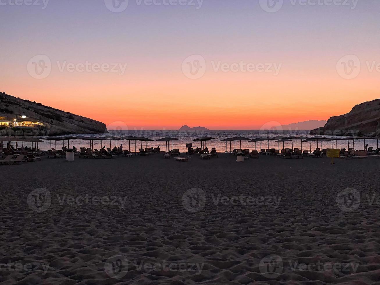 tramonto a matala spiaggia nel Creta, Grecia foto