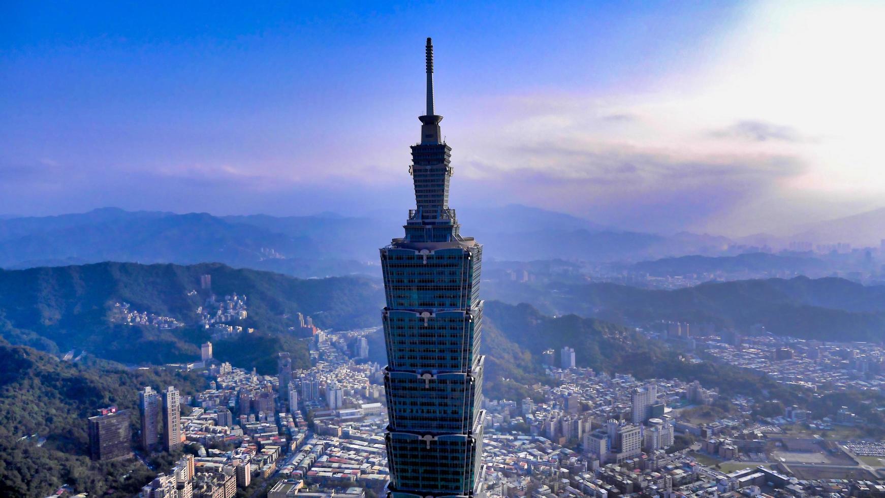 taipei, taiwan, 16 marzo 2014 - veduta aerea di una torre foto
