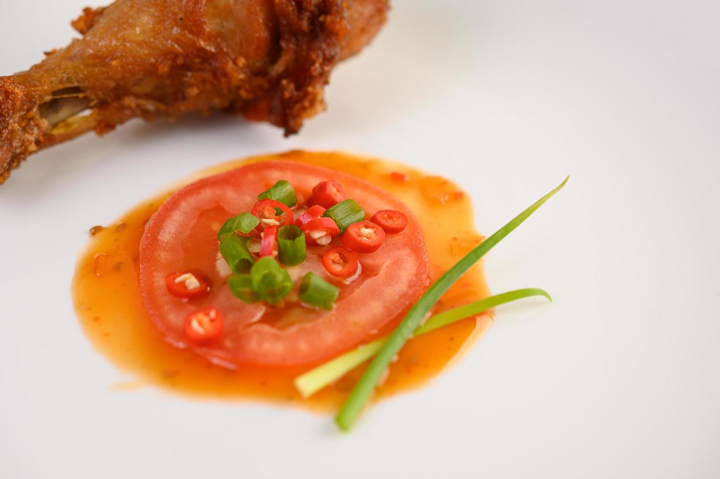 cosce di pollo fritte con salsa foto