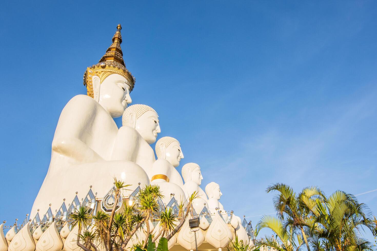 statua del buddha al wat phra quel pha son kaeo foto