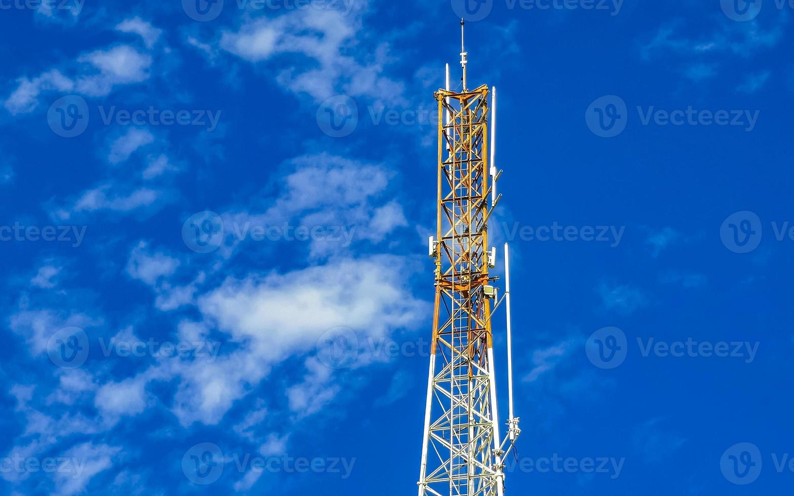 rosso bianca 5g Torre radiazione nel puerto escondido Messico. foto