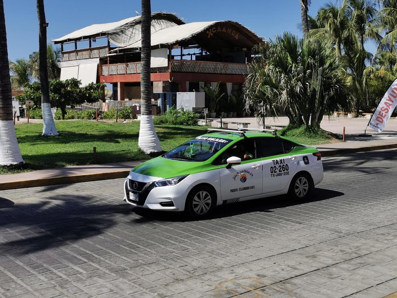 puerto escondido oaxaca Messico 2023 verde colorato Taxi taxi auto nel puerto escondido Messico. foto