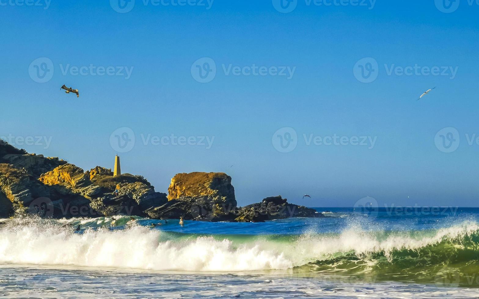 estremamente enorme grande surfer onde spiaggia la punta zicatela Messico. foto