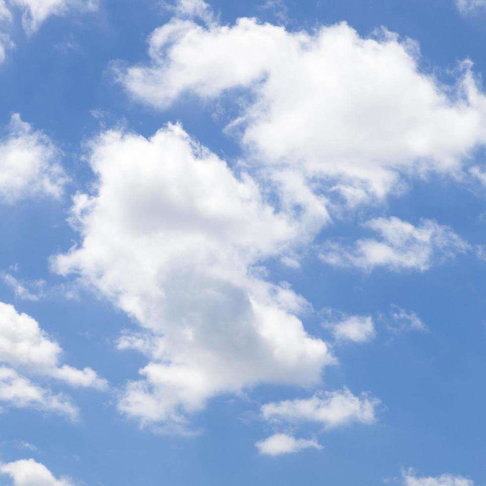 nuvole bianche nel cielo foto