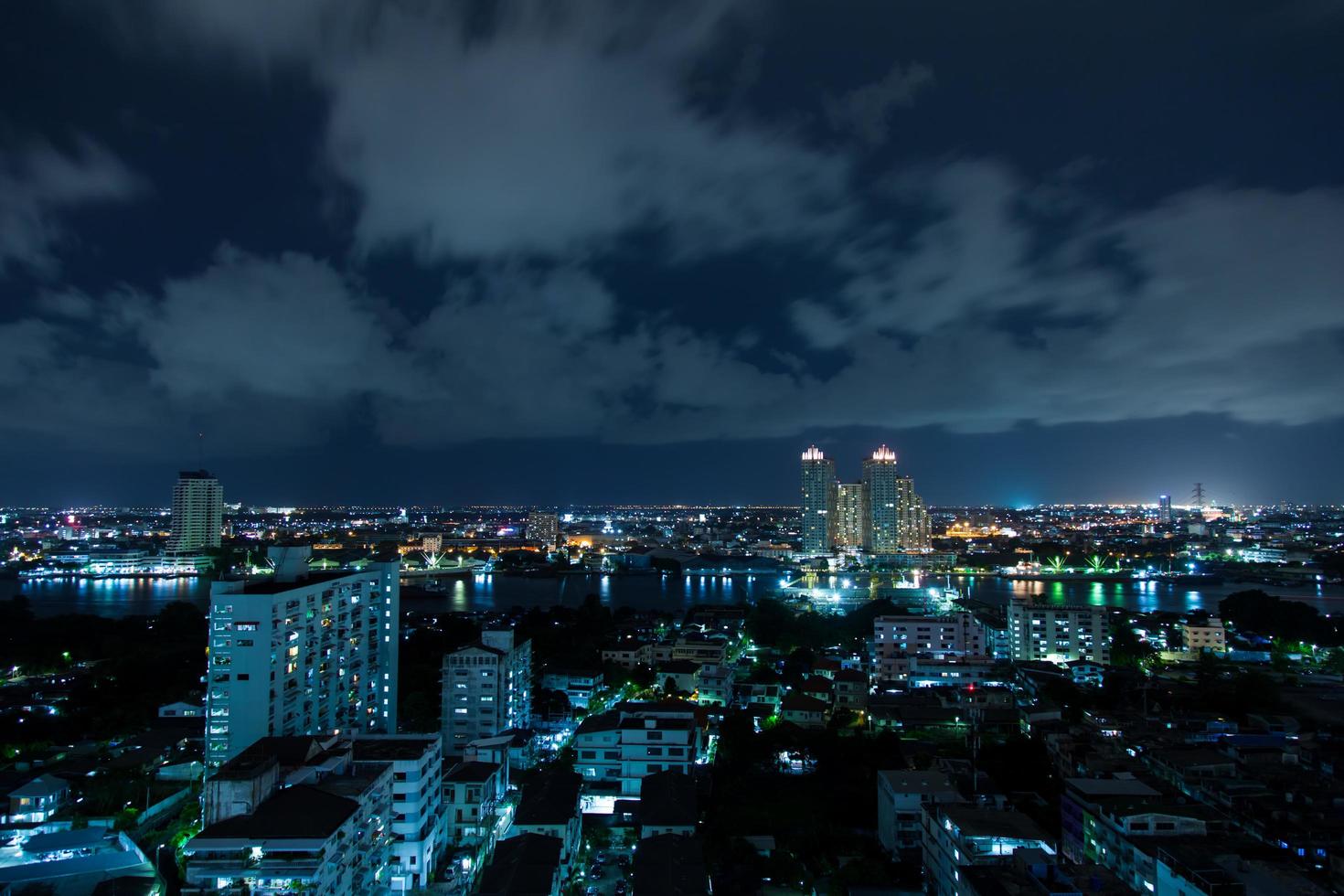 città di bangkok di notte foto