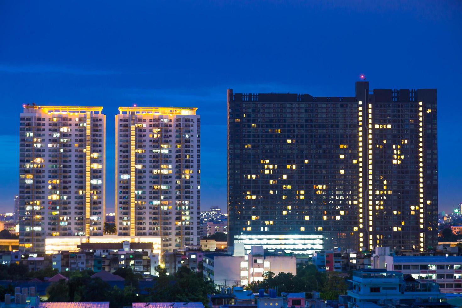 edifici a bangkok, in thailandia foto