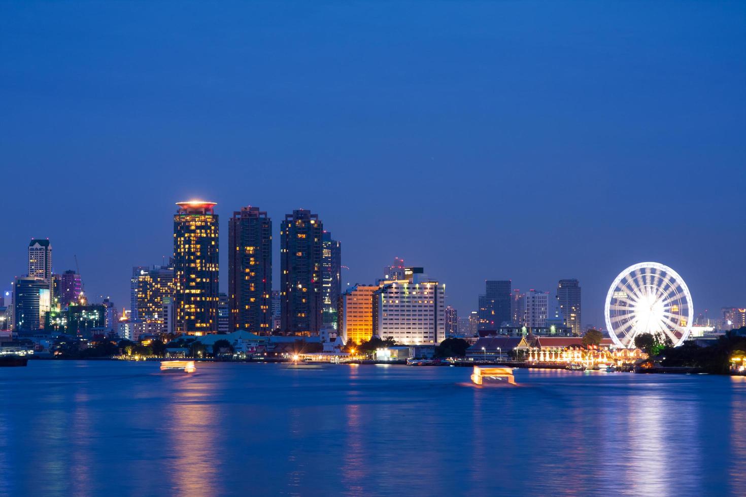 città di bangkok di notte foto